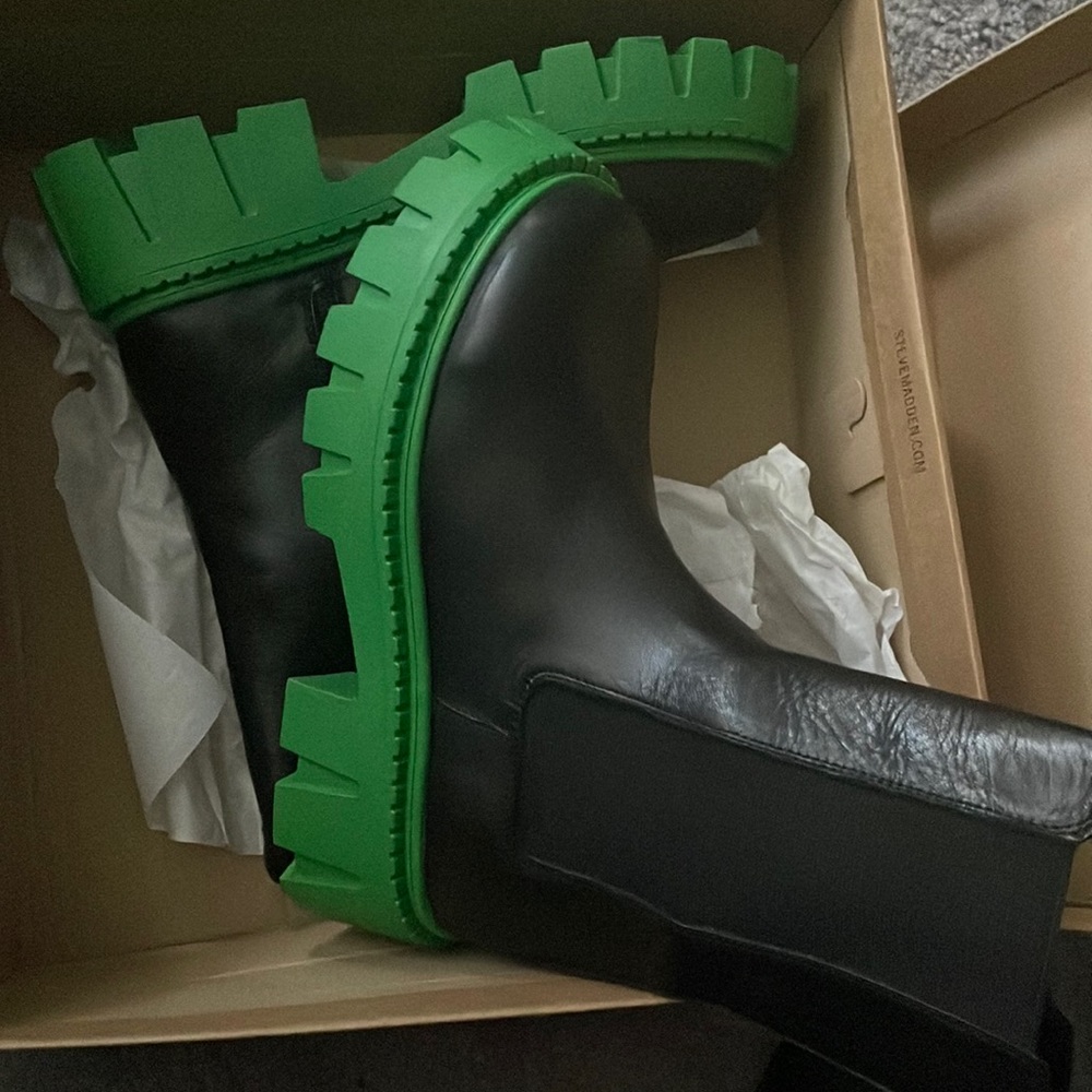 Steve madden boots size 8